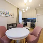 The House Of Pom Apartment *
