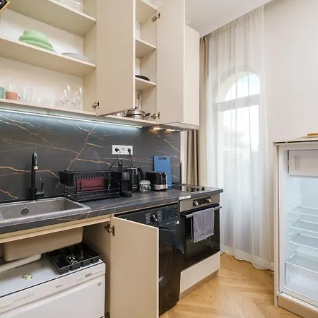 The House Of Pom Apartment *