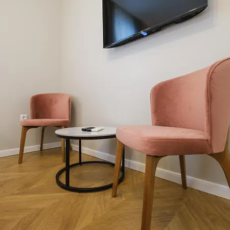 The House Of Pom Apartment *