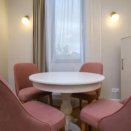 The House Of Pom Apartment *