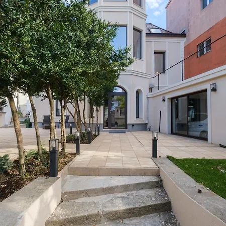 The House Of Pom Apartment *