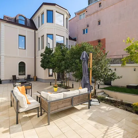 The House Of Pom Apartment *