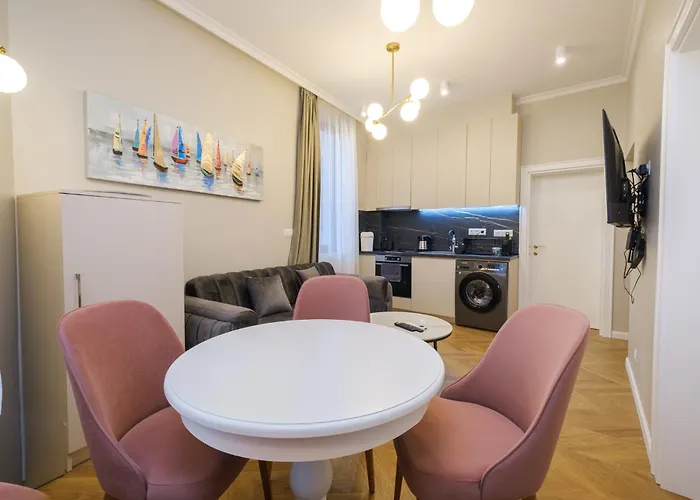 The House Of Pom Apartment *