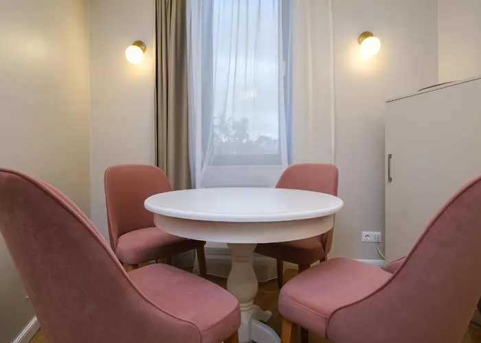 The House Of Pom Apartment *