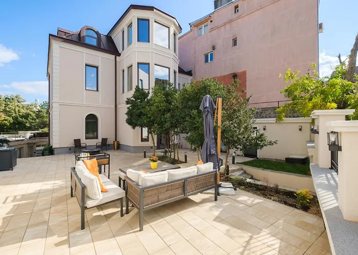 The House Of Pom Apartment *